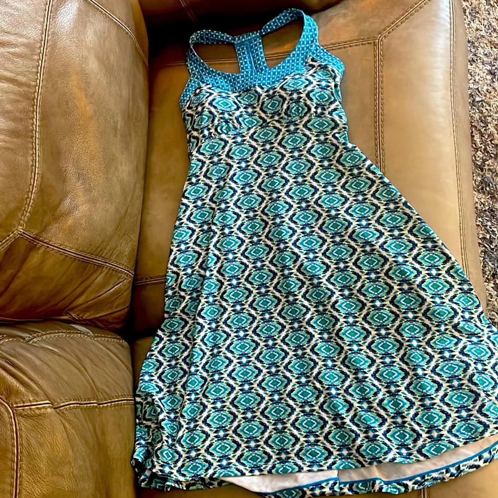 XS Prana dress with a built-in bra and removable pads!